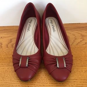EASY STREET Pumps Size 6WW Red